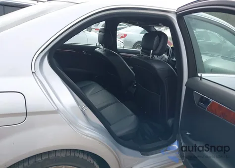 2011 Mercedes-Benz C 300 Luxury 4Matic/Sport 4Matic из США, поврежденный, VIN WDDGF8BB1BR135955